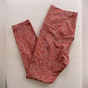 Athleta Salutation Stash Pocket 7/8 leggings size Medium